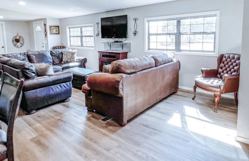 Graford House | The Bunkhouse at PK Lake with Pool Table.nSleeps 12. Close to Rocker B