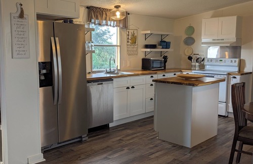 Avoca House | The Bunkhouse Hawley - Close to Lancium AI & Anson