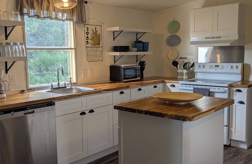Avoca House | The Bunkhouse Hawley - Close to Lancium AI & Anson