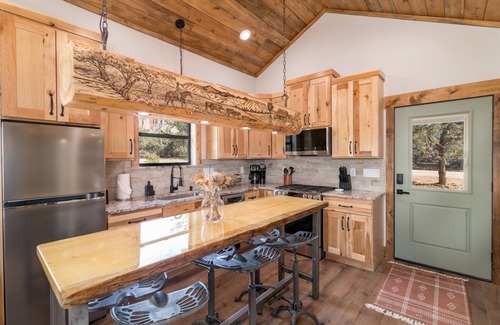 Orderville Cabin | The Bunkhouse | Zion & Bryce | Hot Tub | Fire Pit