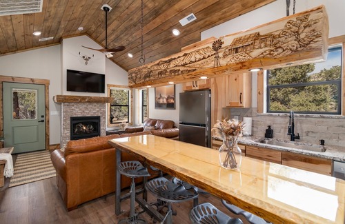 Orderville Cabin | The Bunkhouse | Zion & Bryce | Hot Tub | Fire Pit