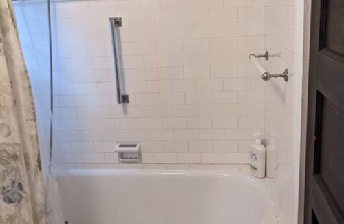 Downtown Niagara Falls Bed & Breakfast | The Burd Room w/queen bed