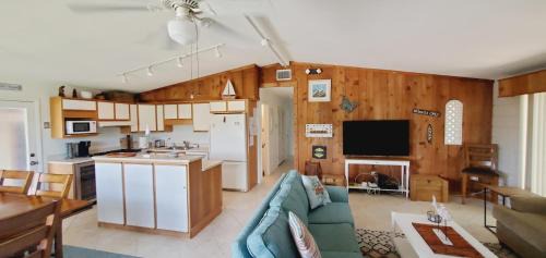Marathon House | The Butterfly Cottage