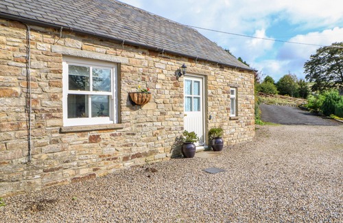 Lanehead Cottage | THE BYRE AT HIGH WATCH, with open fire in Wearhead