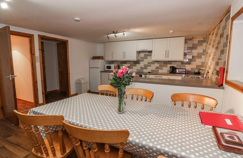Newton Stewart Cottage | THE BYRE, pet friendly, with a garden in Newton Stewart