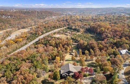 Branson Theater District House | The Cabin at Rock Canyon