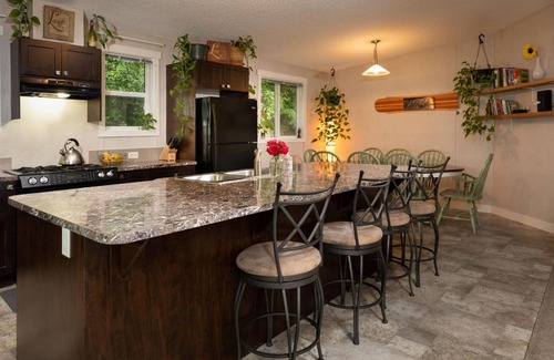 Mount Currie Bed & Breakfast | The Cabin at Sweetwater Lane Farm