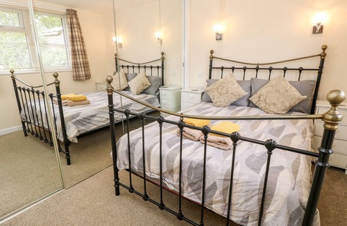 Godshill Cottage | THE CABIN, character holiday cottage in Sandford, Isle Of Wight