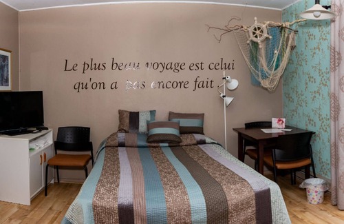 Pointe-au-Pere Ski Chalet | The Cabines du Phare are located in Rimouski by the sea. They are composed of te