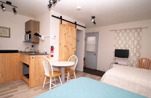 Pointe-au-Pere Ski Chalet | The Cabines du Phare are located in Rimouski by the sea. They are composed of te