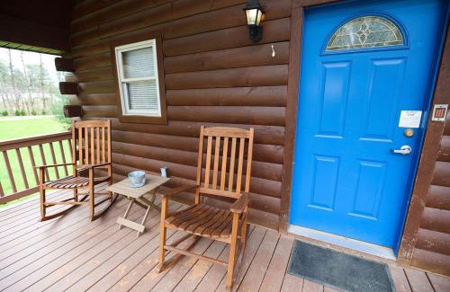 Blue Jay House | The Cabins at Pine Haven - Beckley