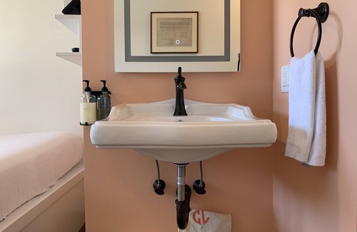 Beverly Hotel | The Cabot Lodge