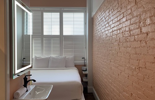 Beverly Hotel | The Cabot Lodge