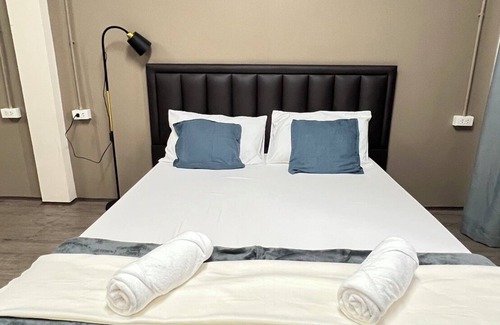 Chong Nonsi Hotel | The Cage Yan Nawa