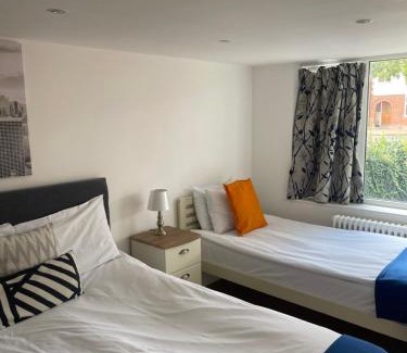 Cambridge House | The Cambridge Suites - Tas Accommodations