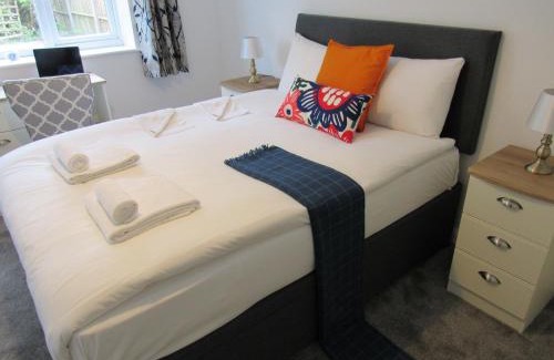 Cambridge House | The Cambridge Suites - Tas Accommodations