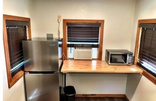 Flippin House | The Camper’s Cabin W/Bunk Bed