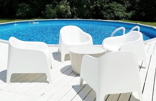 Prince Edward House | The Canada House | 4-Bedroom Retreat in Prince Edward County | Pool and Hot Tub