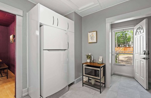 Drumheller House | The Canary 2BR Gem in Downtown Drumheller