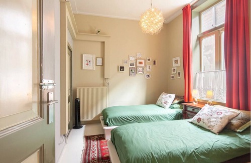 Lekkerkerk Bed & Breakfast | The Captain's Cabin with XXL bath and sauna on the river De Lek
