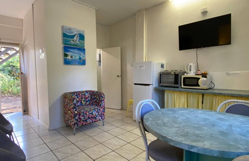 Arcadia Apartment | The Captain's Manor on Cook 9 - Compact, affordable and just minutes to Alma Bay