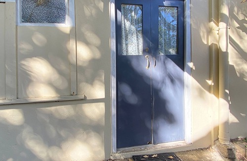 Arcadia Apartment | The Captain's Manor on Cook 9 - Compact, affordable and just minutes to Alma Bay