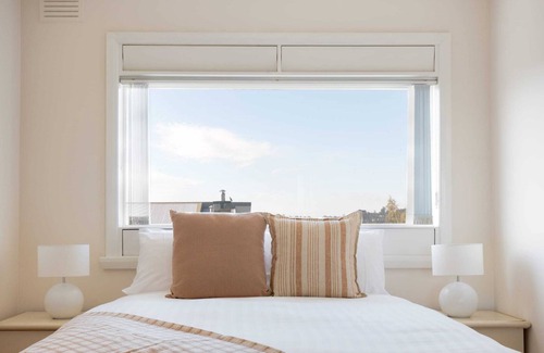 West Launceston House | The Captain: Views Over the City & Parking