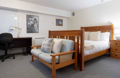 West Launceston House | The Captain: Views Over the City & Parking