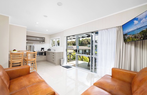 Russell Hotel | The Captains Motel