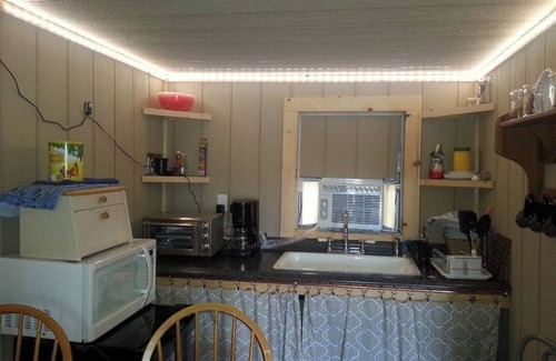 Essex Cabin | The Captains Rest- Amazing Veiws on Lake Champlain. Waterfront and historic