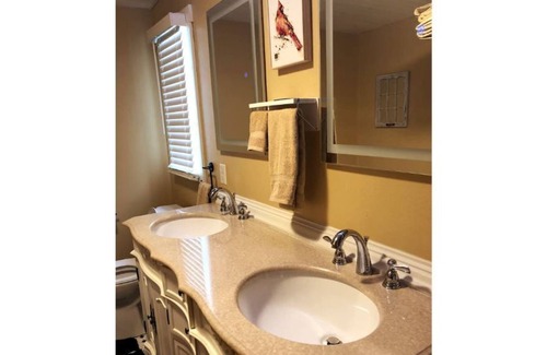 Yankton House | The Cardinal House, Yankton SD -Great Location Lewis & Clark Lake Rec Area!