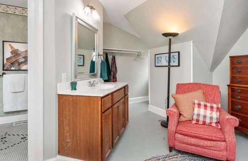 Maysville Apartment | THE CARDINAL'S NEST -