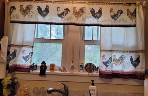 Big Horn Cabin | The Carefree Cabin is a 3 bedroom, 1 bath house on a dead end road near a creek