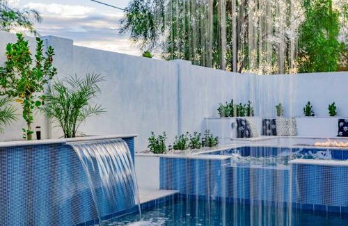 Peaceful Valley House | The Carlisle Luxe Villa