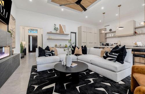 Peaceful Valley House | The Carlisle Luxe Villa
