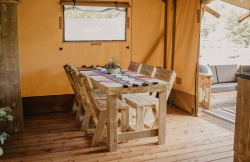 Flag Pond Cabin | The Carlton Lodge Unit 4 - Glamping Retro