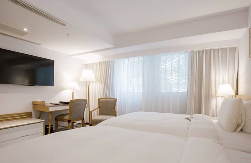 West District Hotel | The Carlton