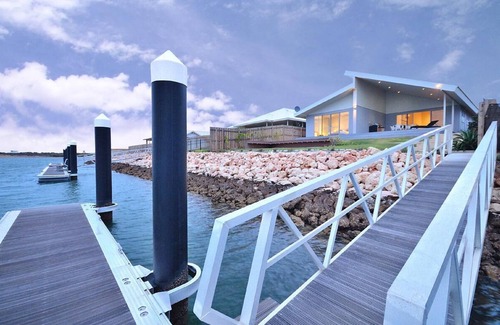 Brockman House | The Carnarvon Luxury Canal Home - Luxurious 4 bedroom, 3.5 bathroom fully self contained house.