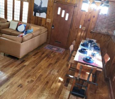 Downtown Baltimore Villa | The Carraige House of Mount Vernon