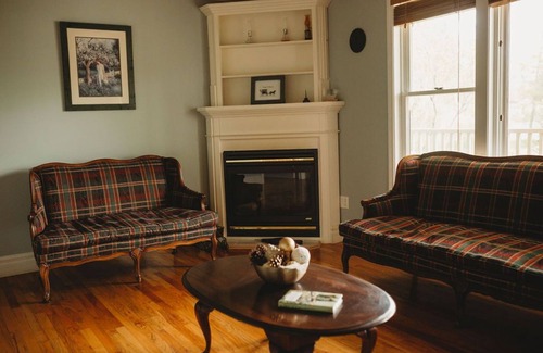 Grand Falls - Windsor Bed & Breakfast | The Carriage House Inn