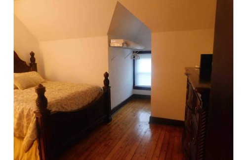 Downtown Toledo House | The Carriage House at bookmymansion1.com