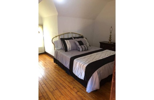 Downtown Toledo House | The Carriage House at bookmymansion1.com
