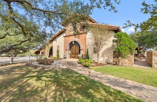 Spicewood House | The Carriage house, Gated Equestrian Ranch