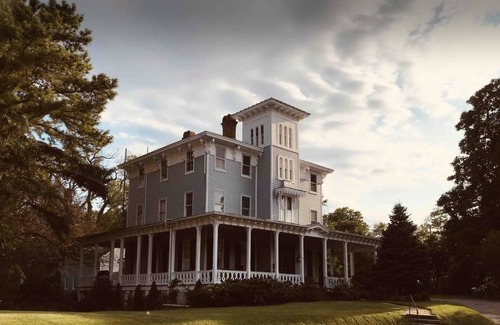 Catonsville Cottage | The Carriage House at Historic Belle Grove Manor