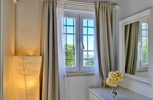 Colares House | The Casa da Rampa by the sea