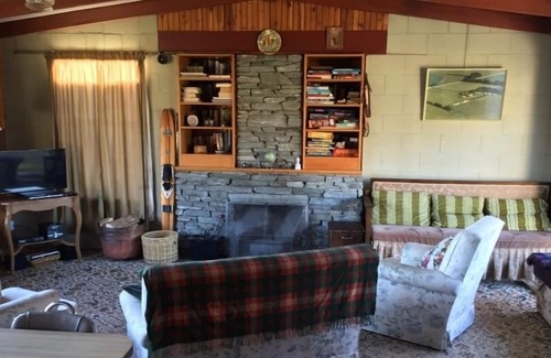 Frankton House | The Castle Bach Queenstown. Perfect for a well earned break.