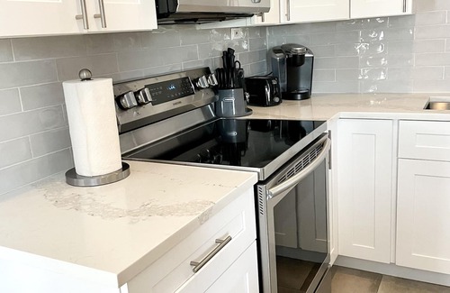 Catalina House | The Catalina Lakeside Cottage - A Waterfront Pool Home