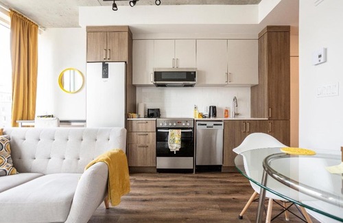 Shaughnessy Village Apartment | The Catherinoise, Condo in heart of downtown