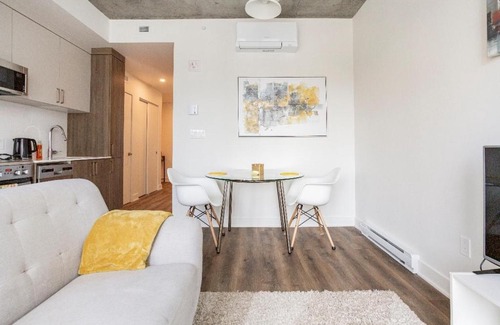 Shaughnessy Village Apartment | The Catherinoise, Condo in heart of downtown