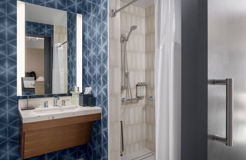 Orlando Hotel | The Celeste Hotel, Orlando, a Tribute Portfolio Hotel